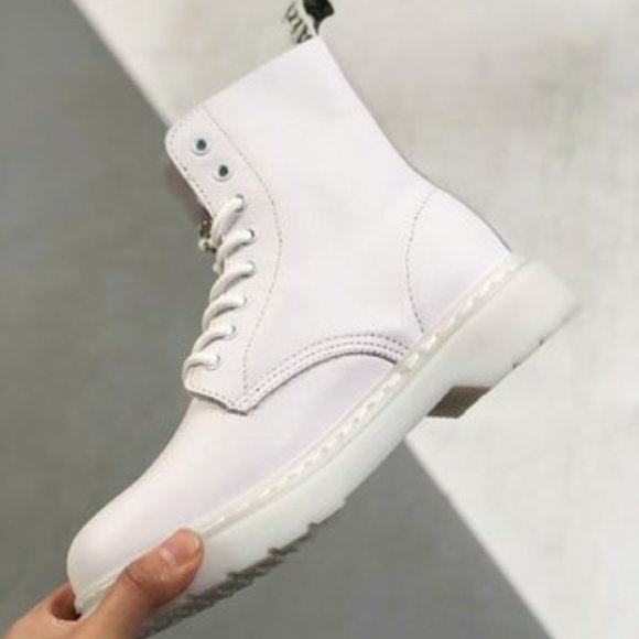 Dr. Martens Boots eight hole high top
